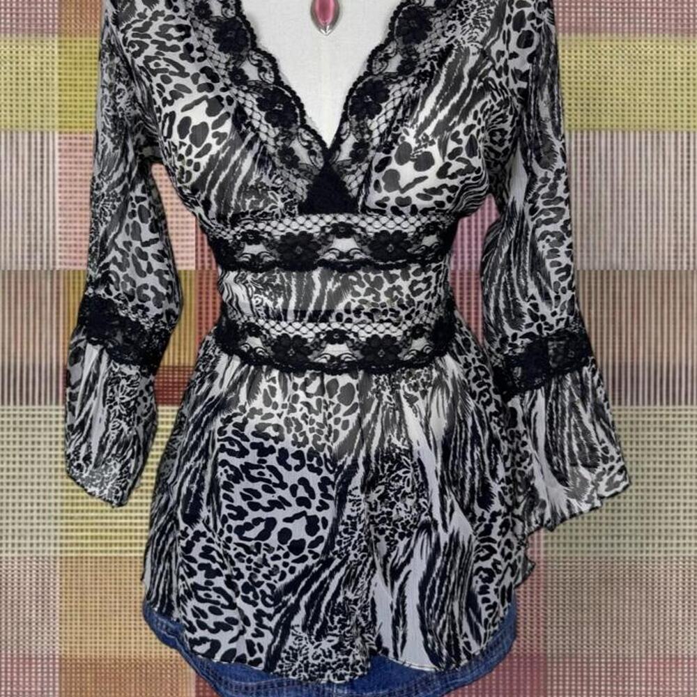 Insane Vintage 2000’s Whimsy goth Tie-back Top
